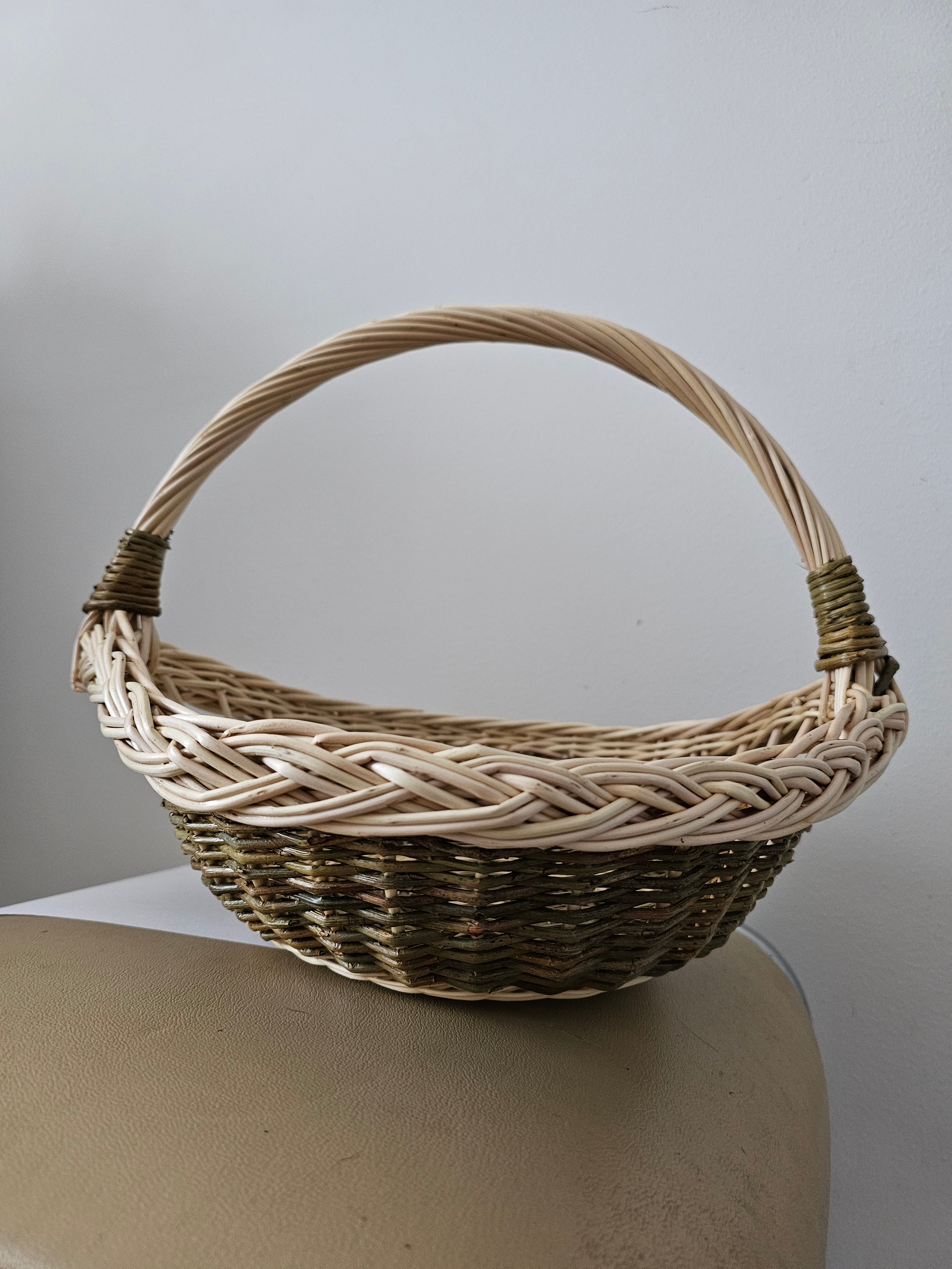 Wicker tray with handle 0024