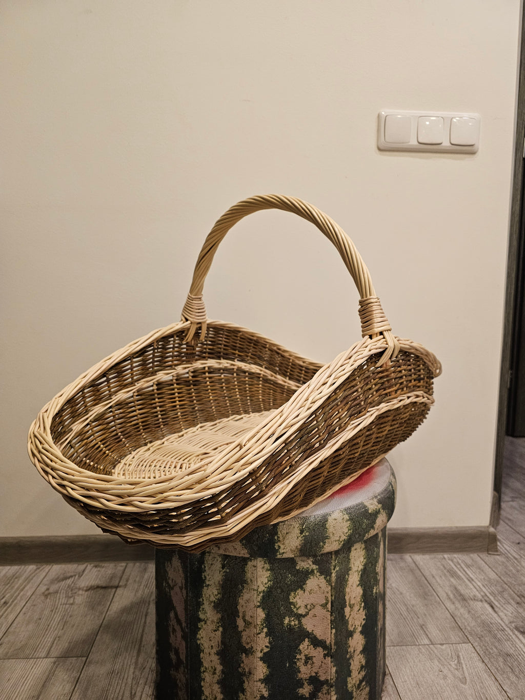 Large wicker basket 027b