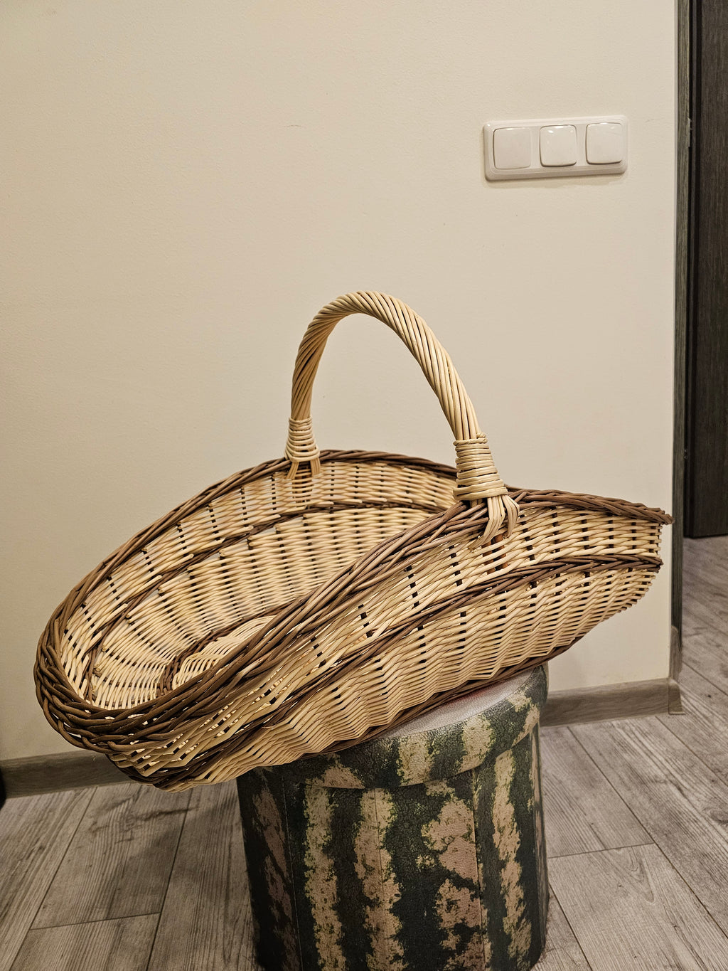 Large wicker basket 027b
