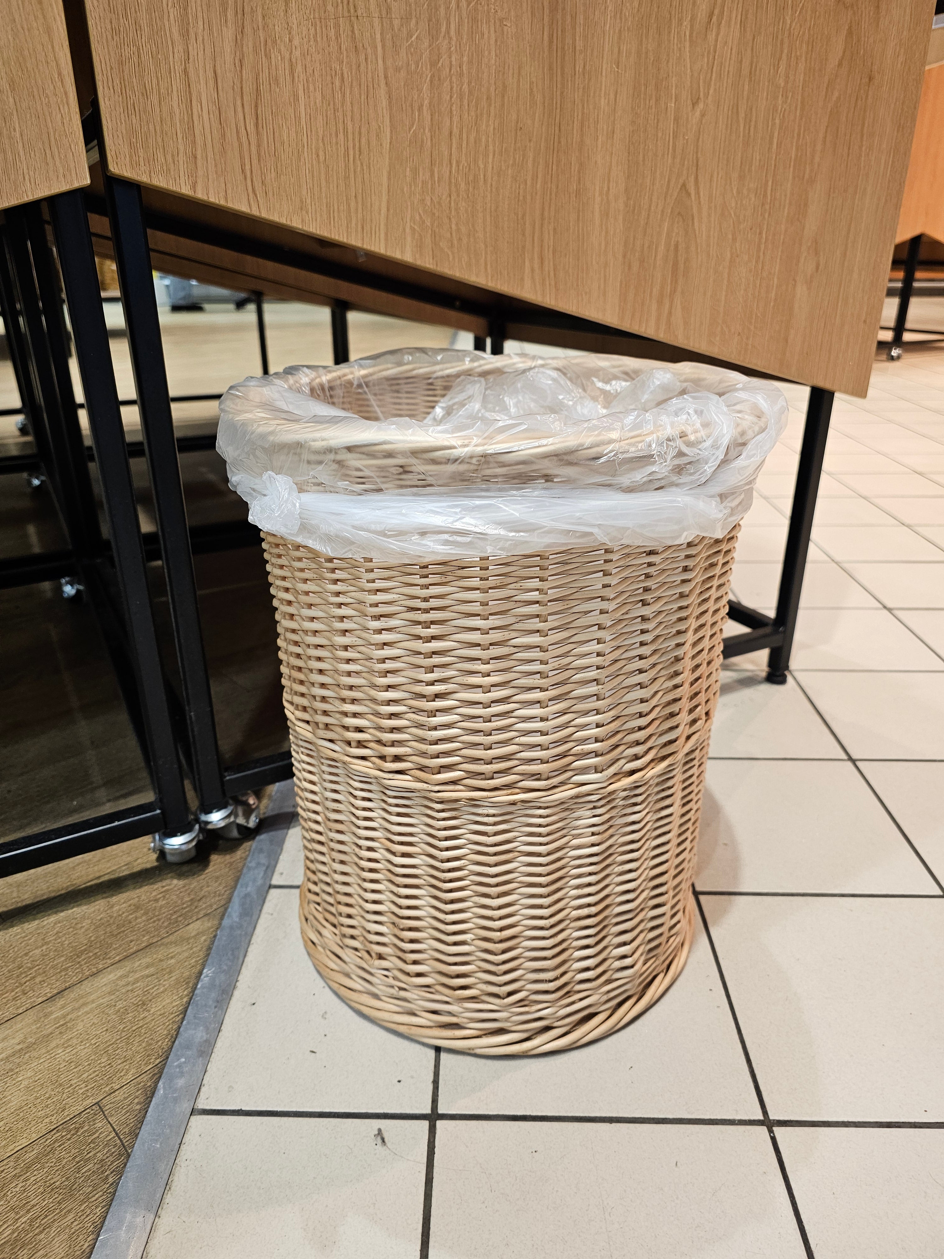 Wicker trash bin 045r