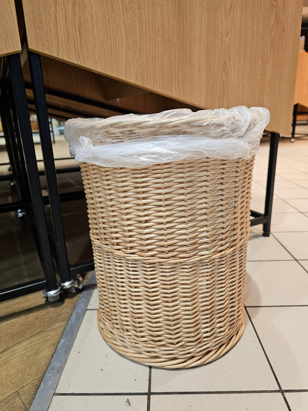Wicker trash bin 045r