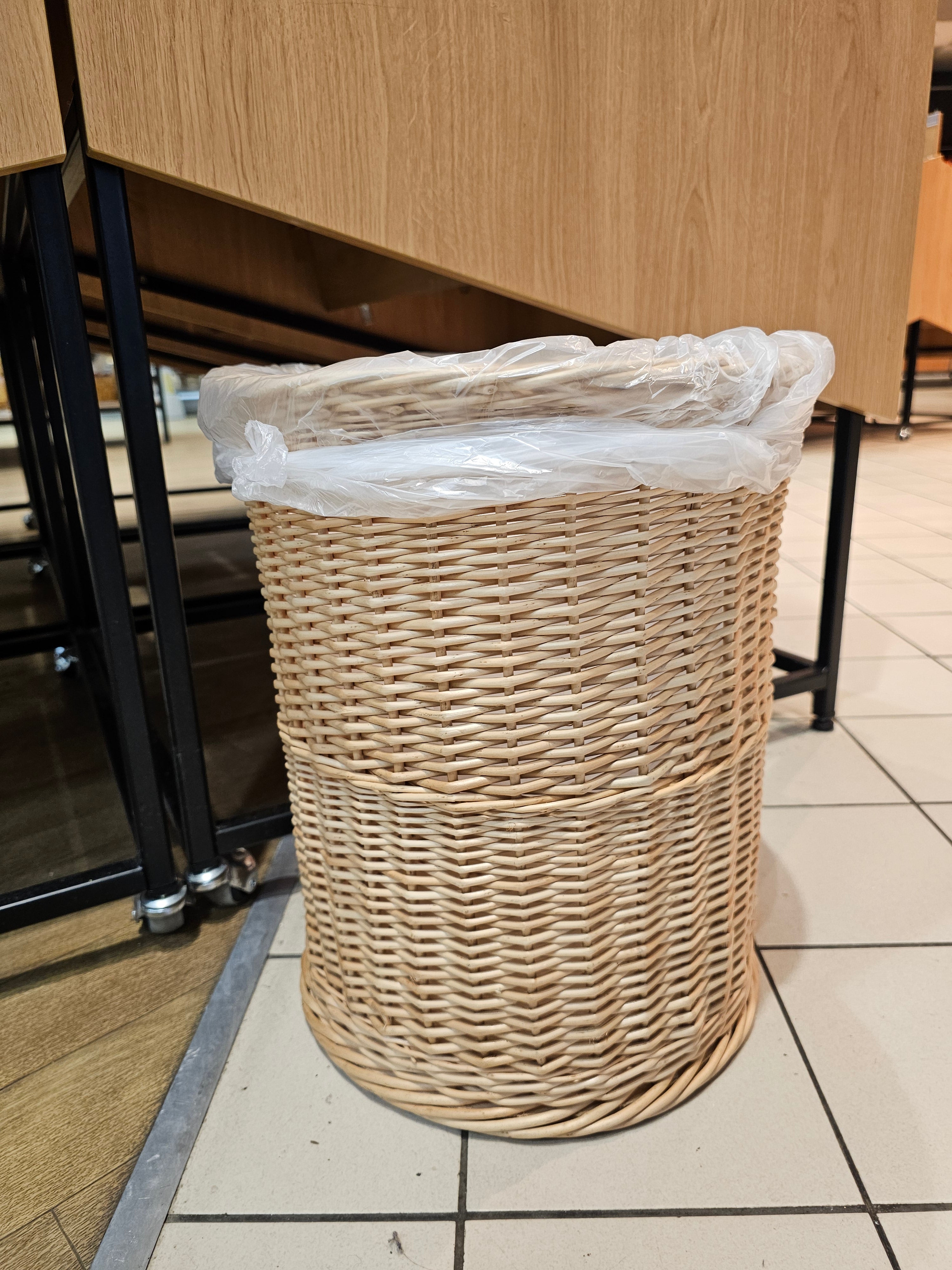 Wicker trash bin 045r