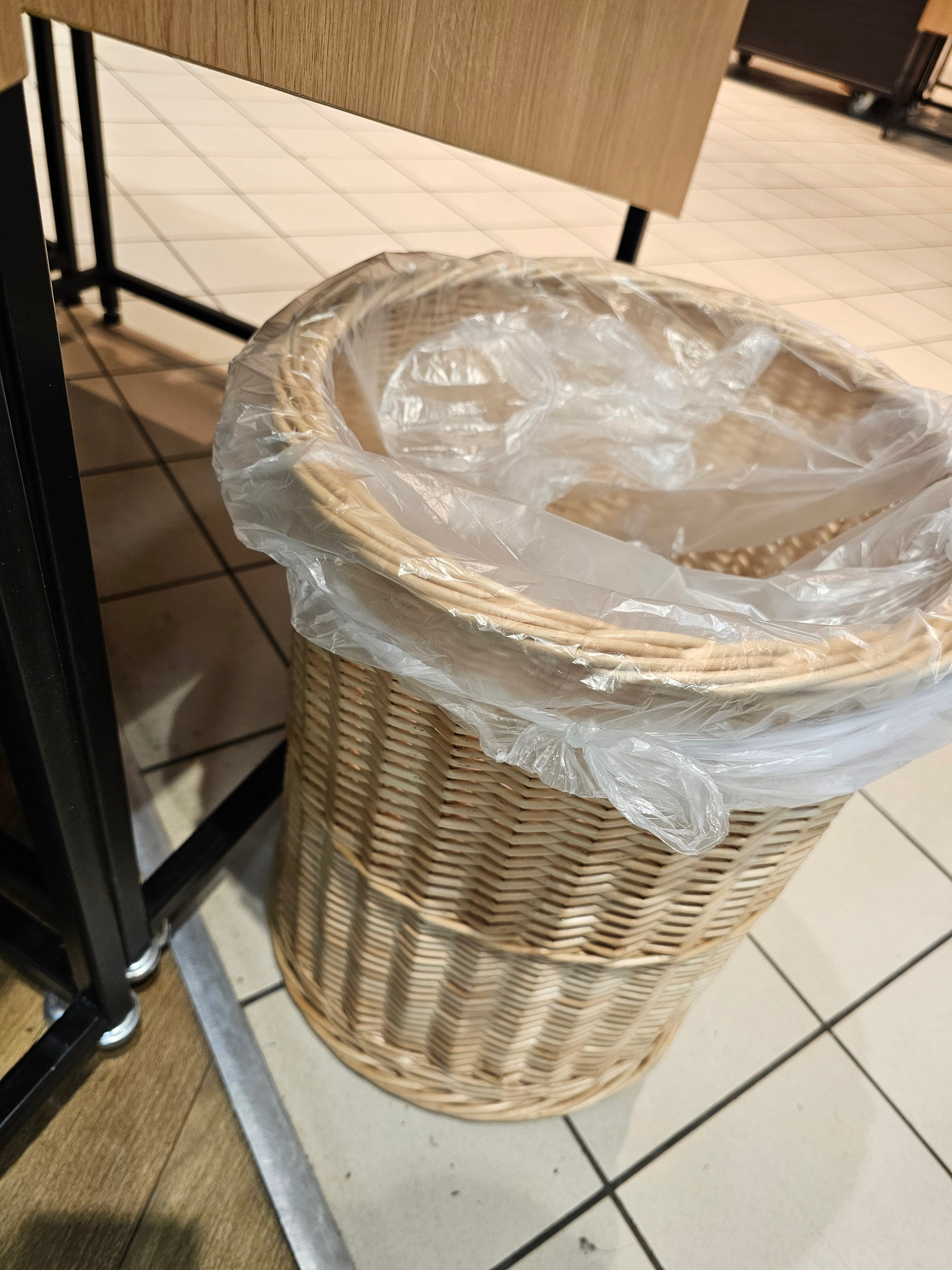 Wicker trash bin 045r