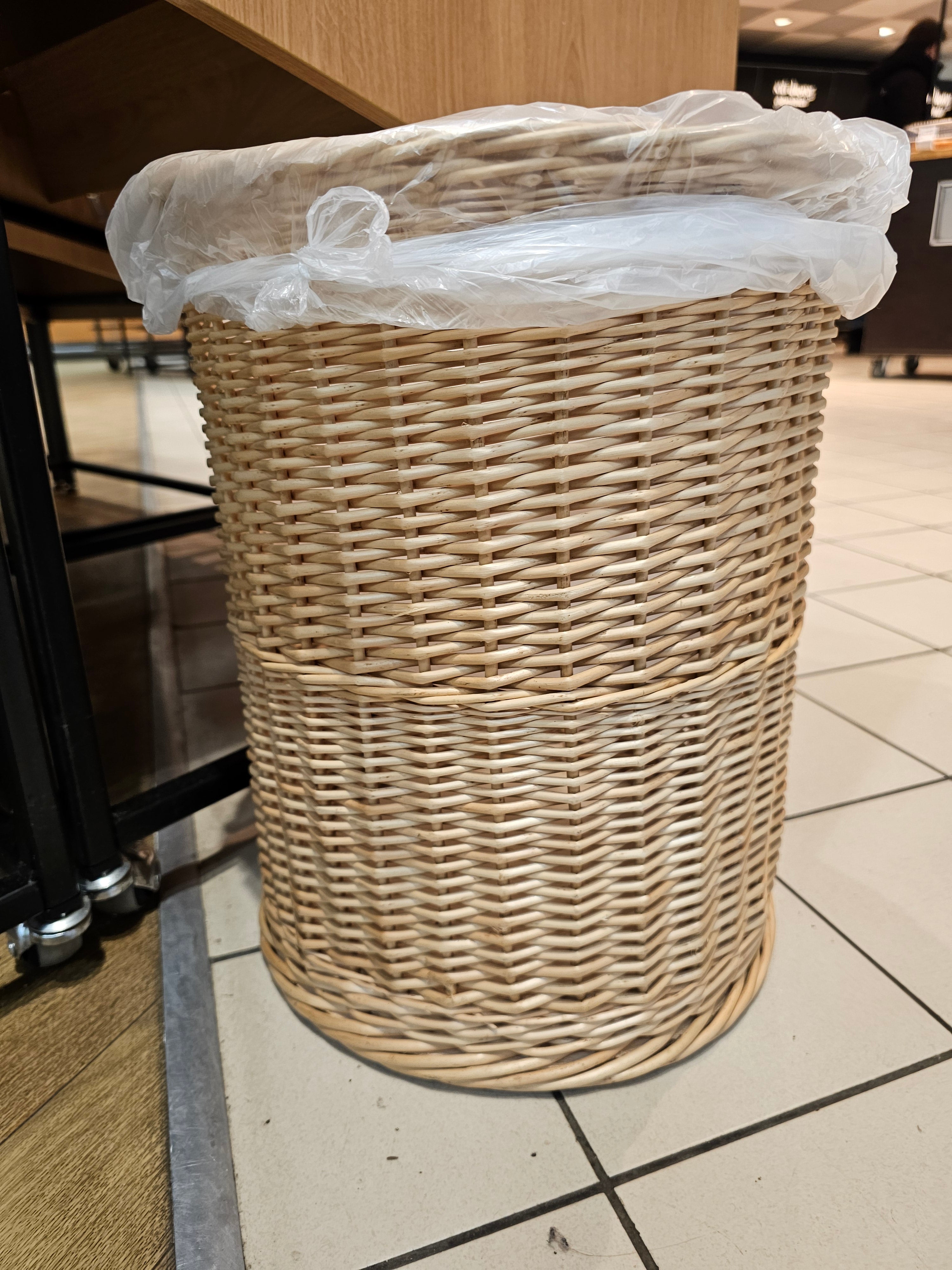 Wicker trash bin 045r