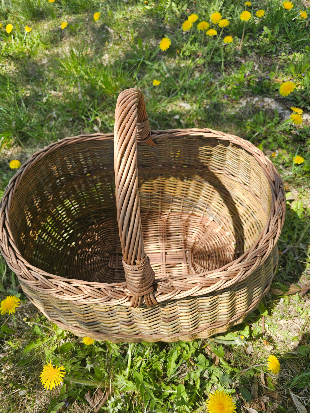 Large wicker basket 047b
