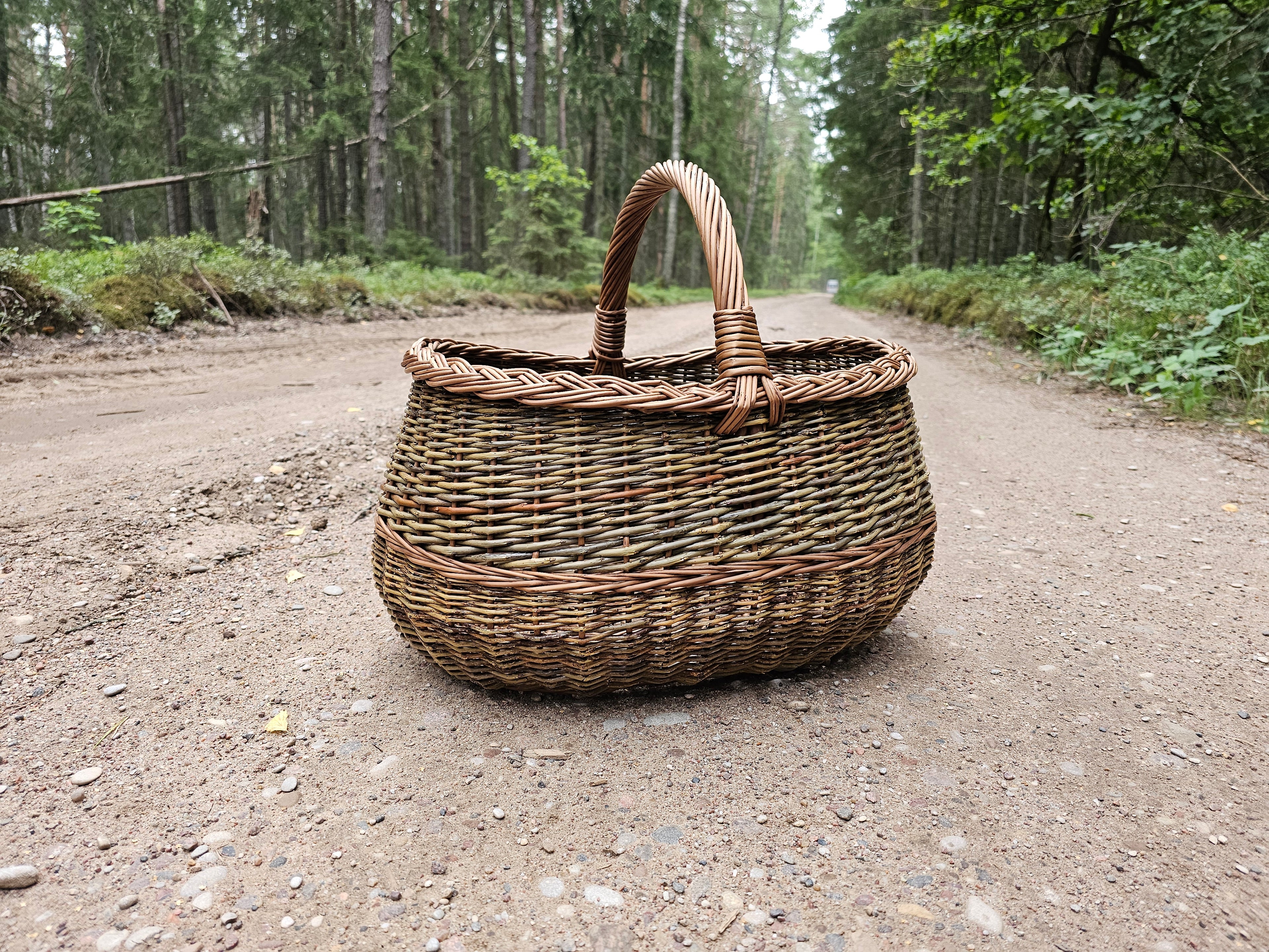 Large wicker basket 047b