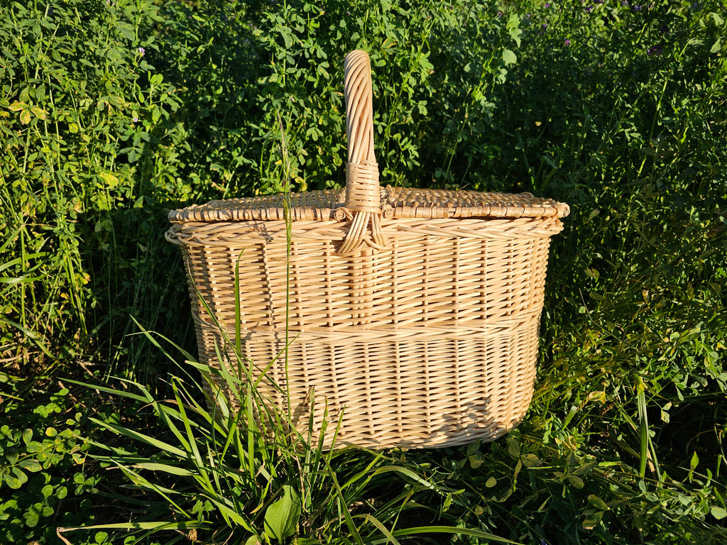 Wicker Picnic Hamper with Lid