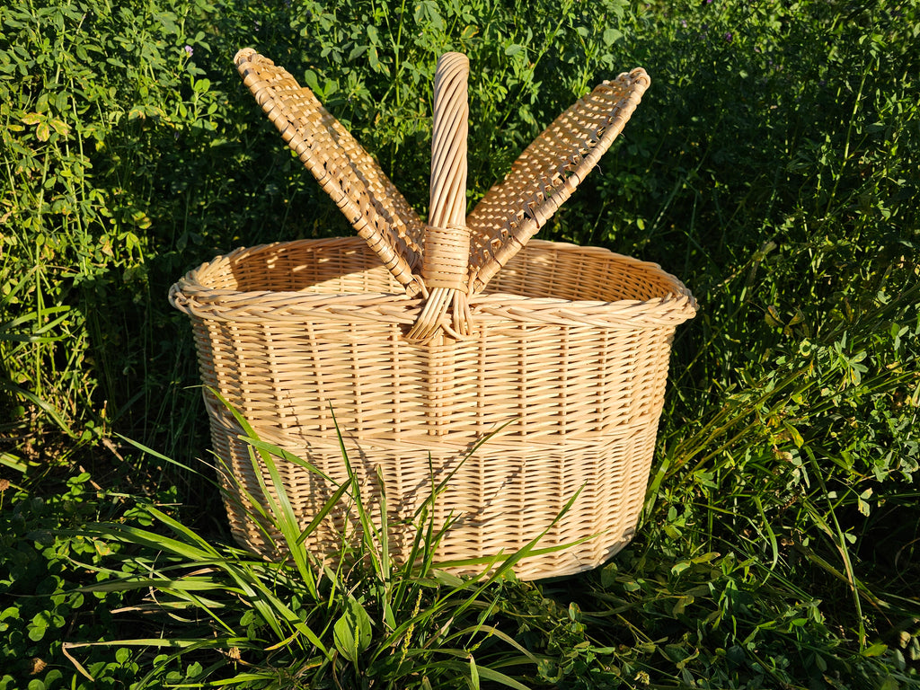 Wicker Picnic Hamper with Lid