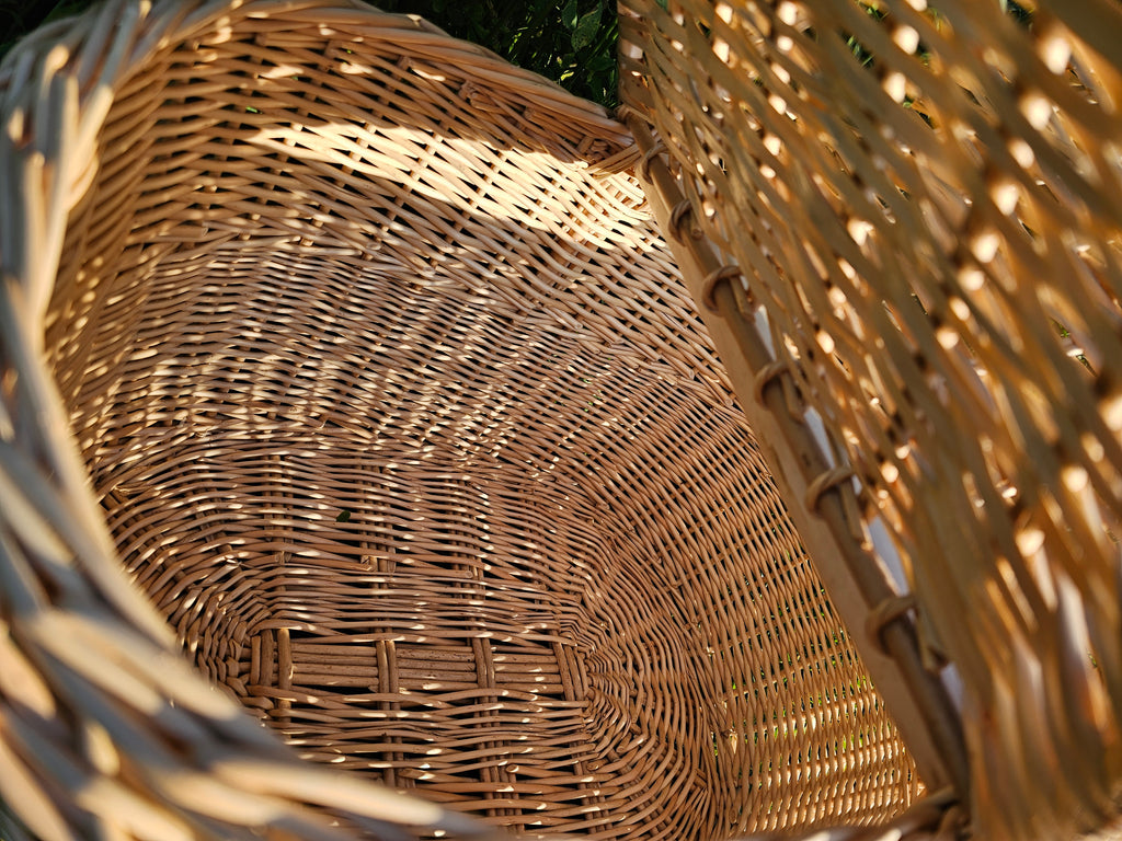 Wicker Picnic Hamper with Lid