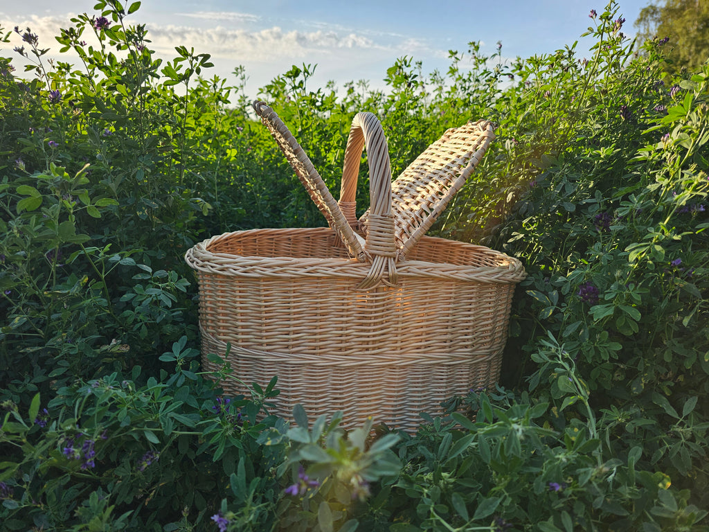 Wicker Picnic Hamper with Lid