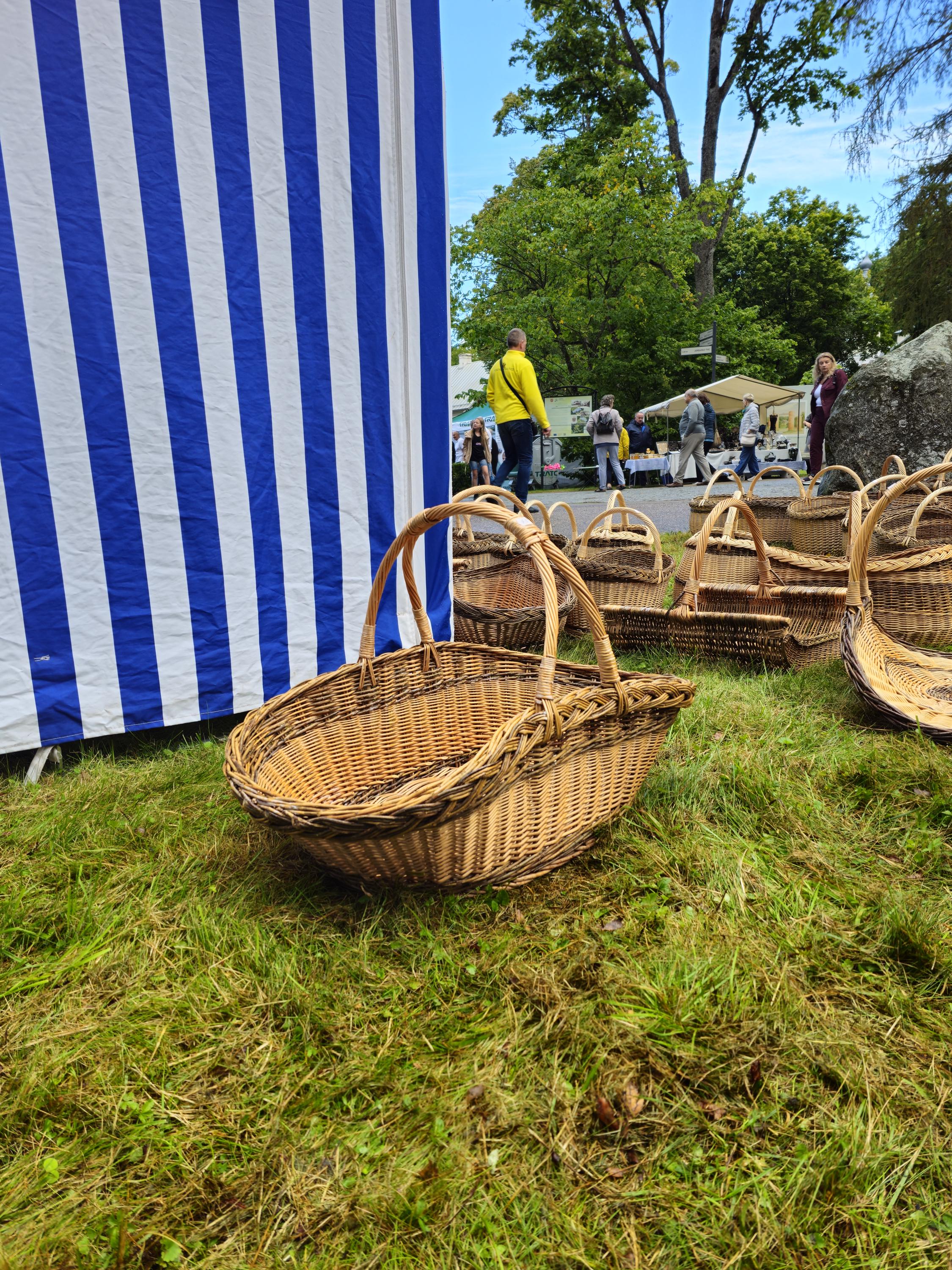 Extra Large Rustic Wicker Basket with Braided Rim