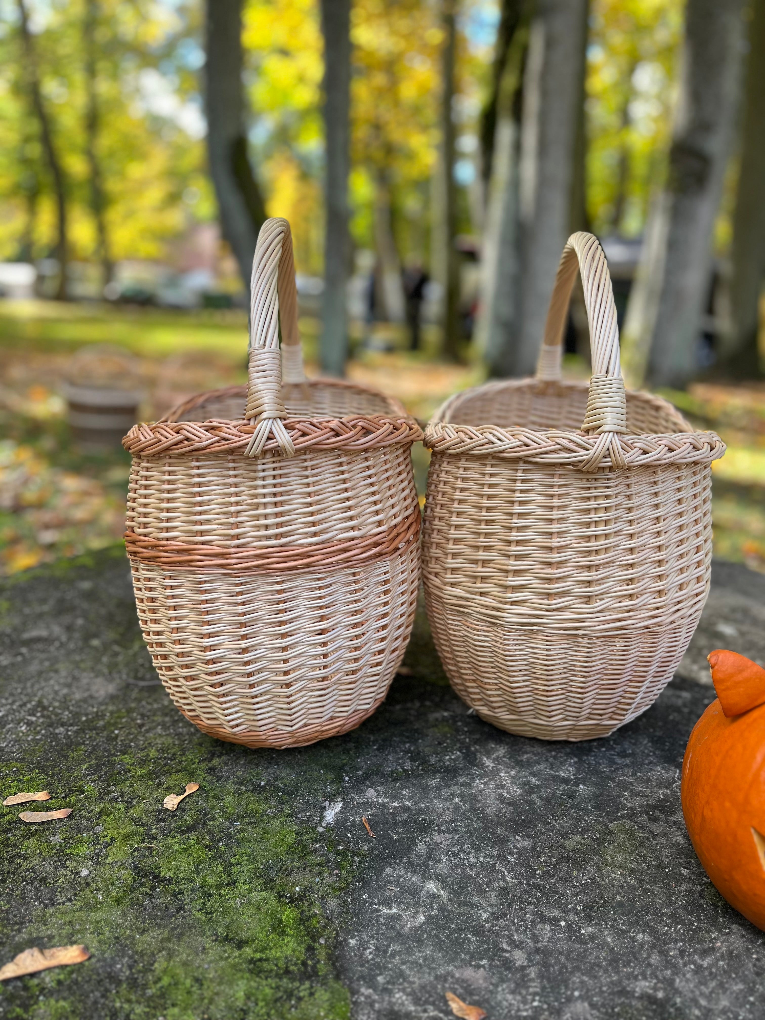 Round Wicker Basket with Central Handle