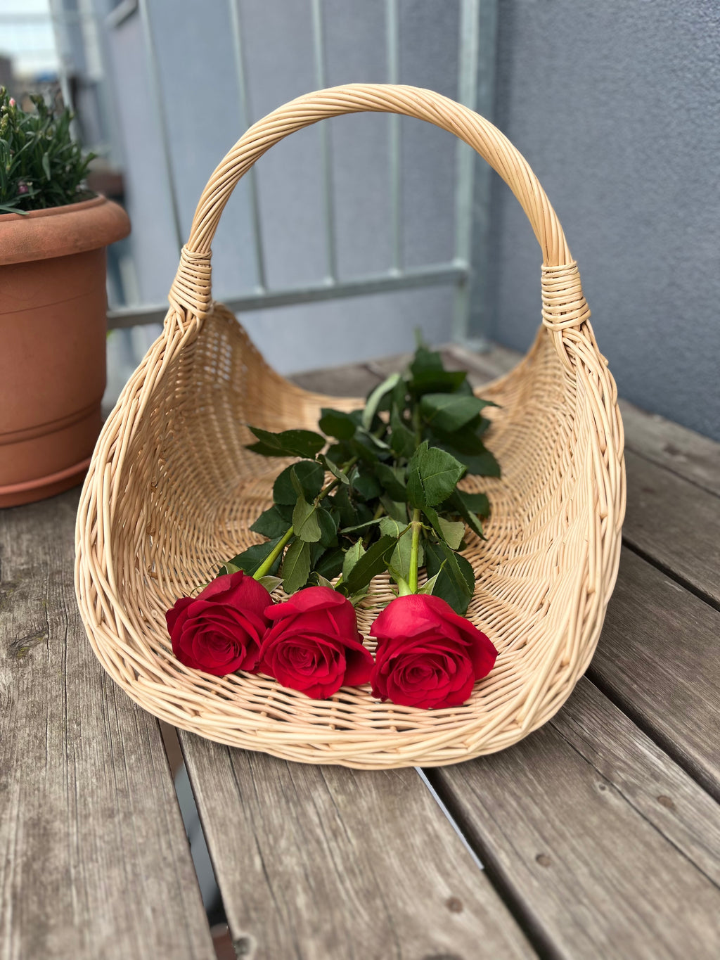 Wicker flower basket 031b