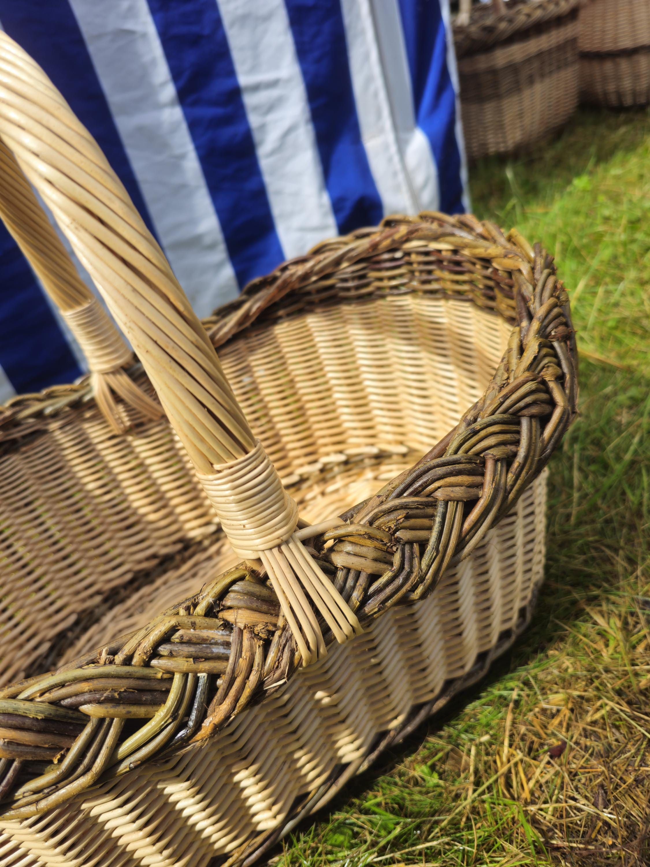 Wicker Foraging Basket with Natural Braided Rim