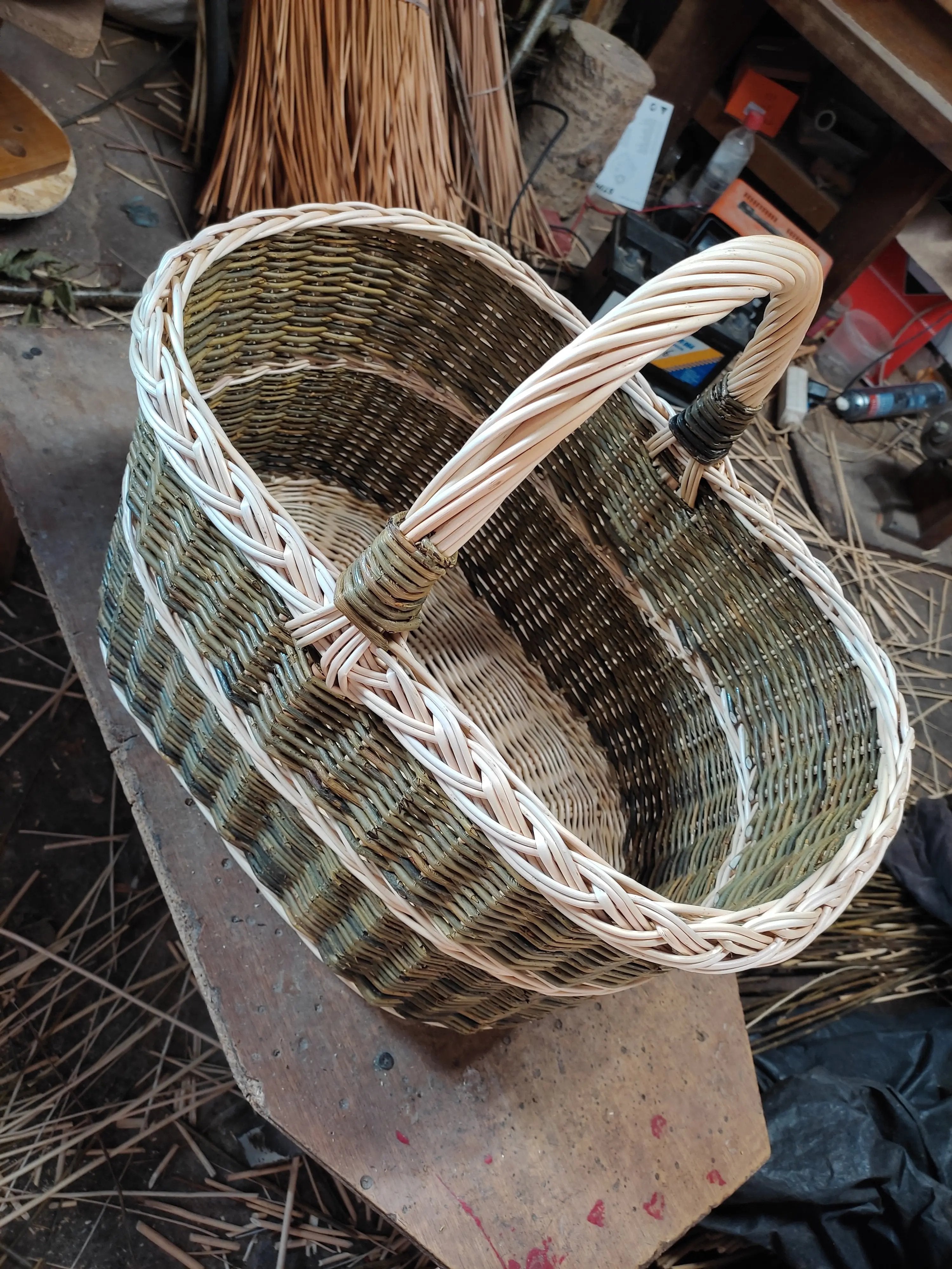 Rustic Willow Rectangular Basket with Handle - NaturelyWoven