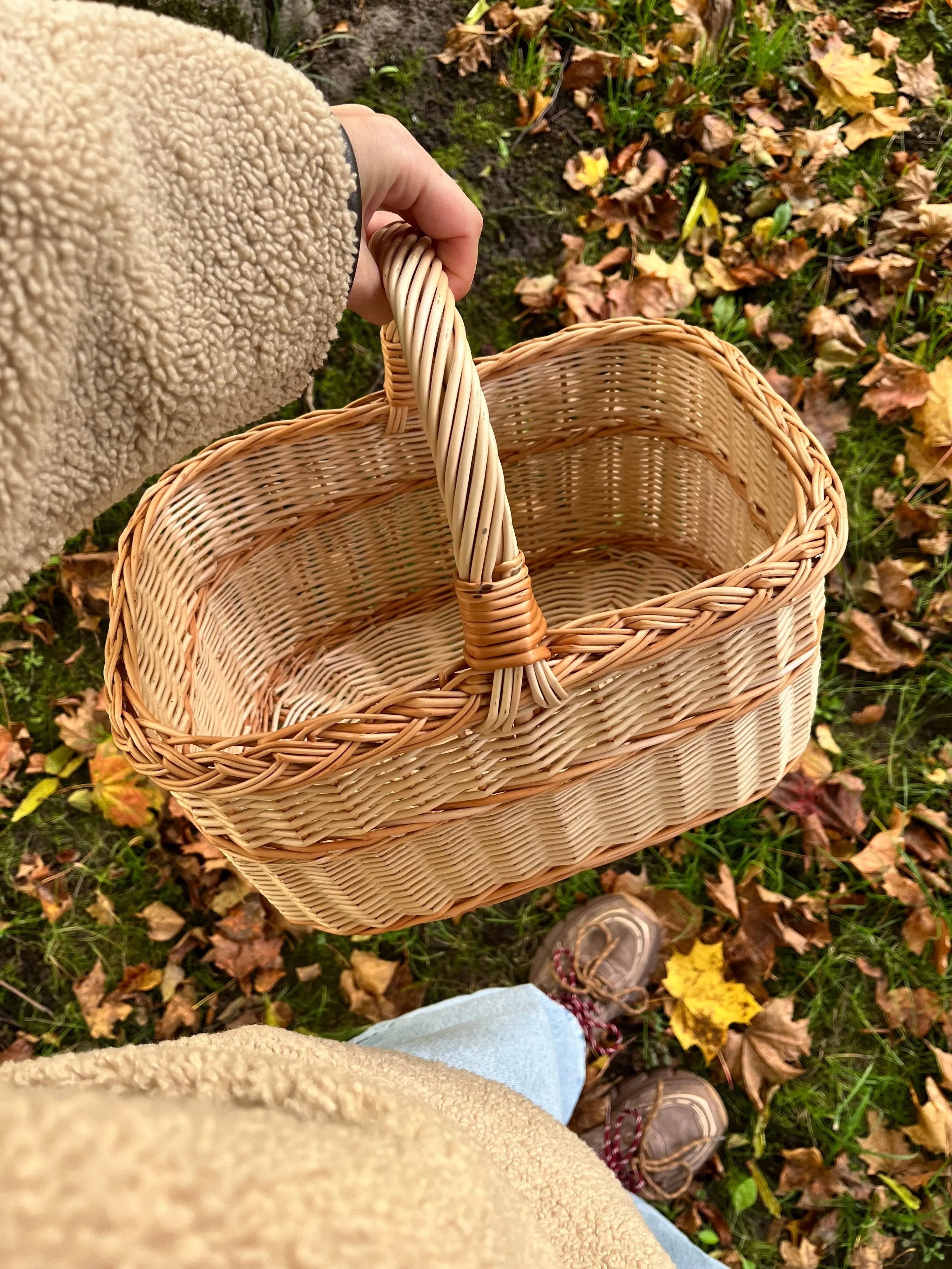 Rustic Willow Rectangular Basket with Handle - NaturelyWoven