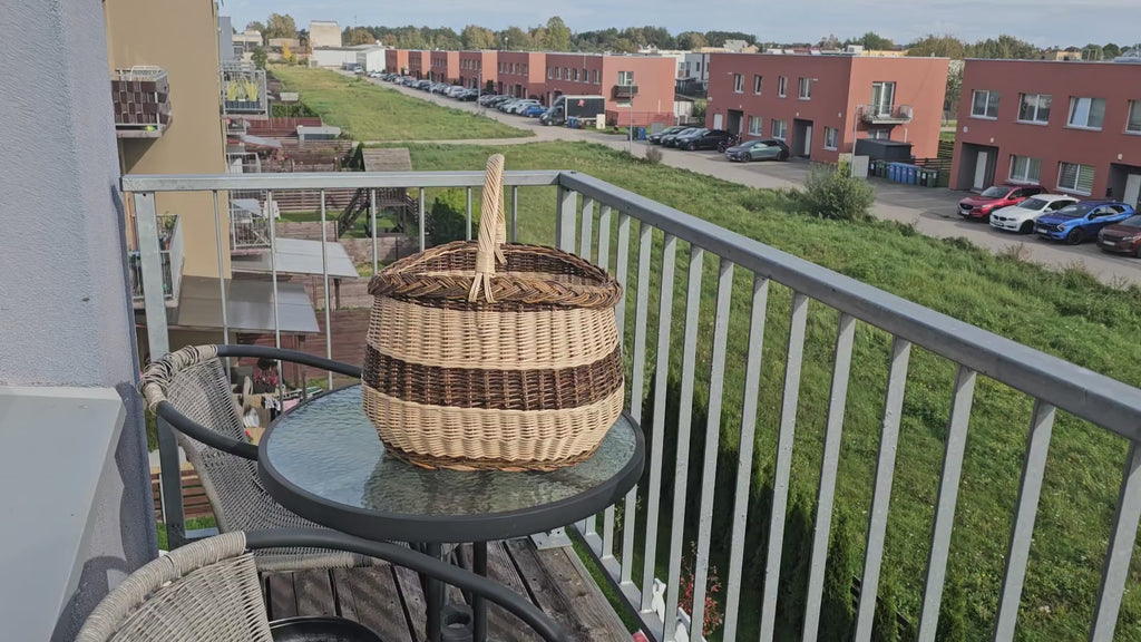 Medium Willow Basket — product video