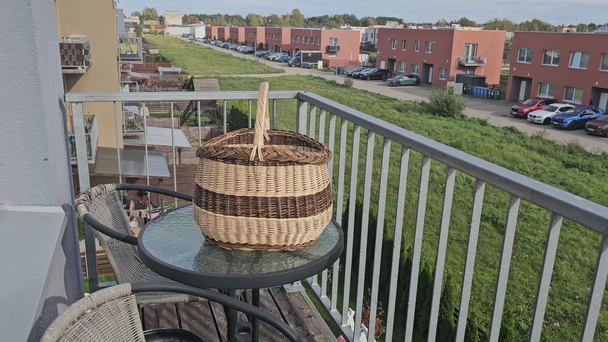 Medium Willow Basket — product video