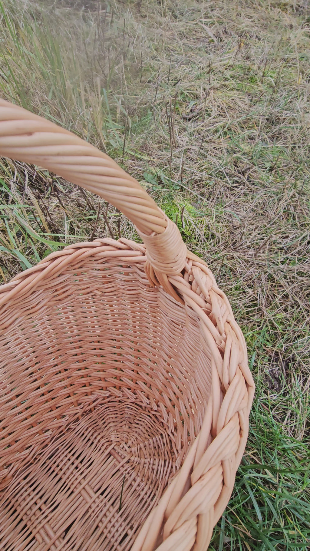 Wicker basket 024r