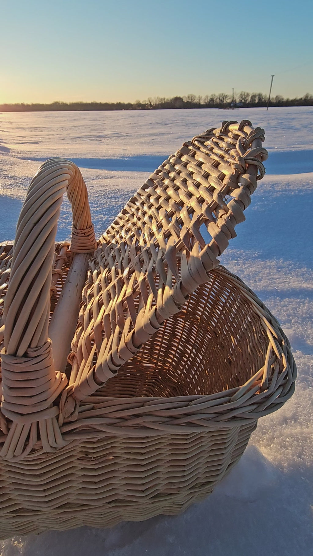 Double-Lid Wicker Picnic Basket