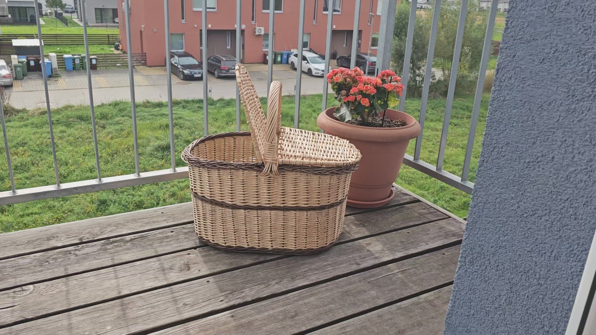 Picnic Hamper with Lid
