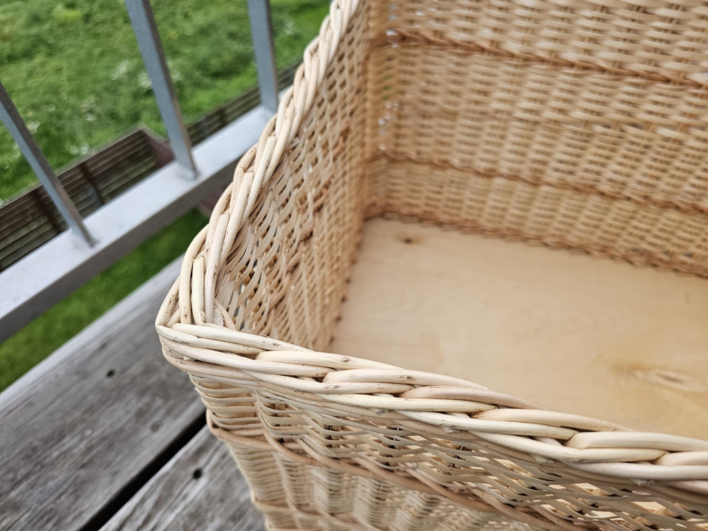 Close-up of the corner, plaited rim and wooden base of the willow storage basket