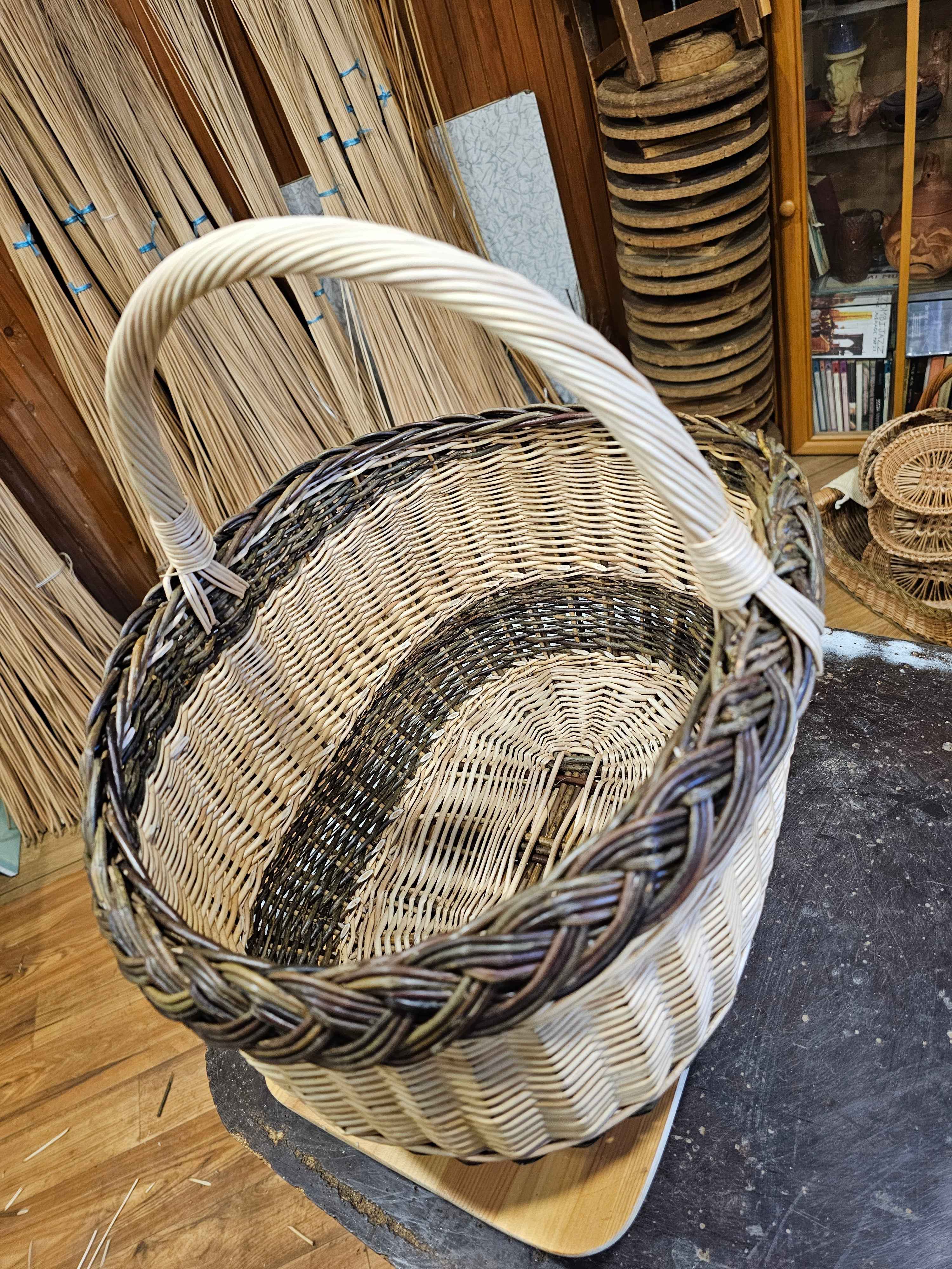Wicker basket 040r - NaturelyWoven wicker - handmade