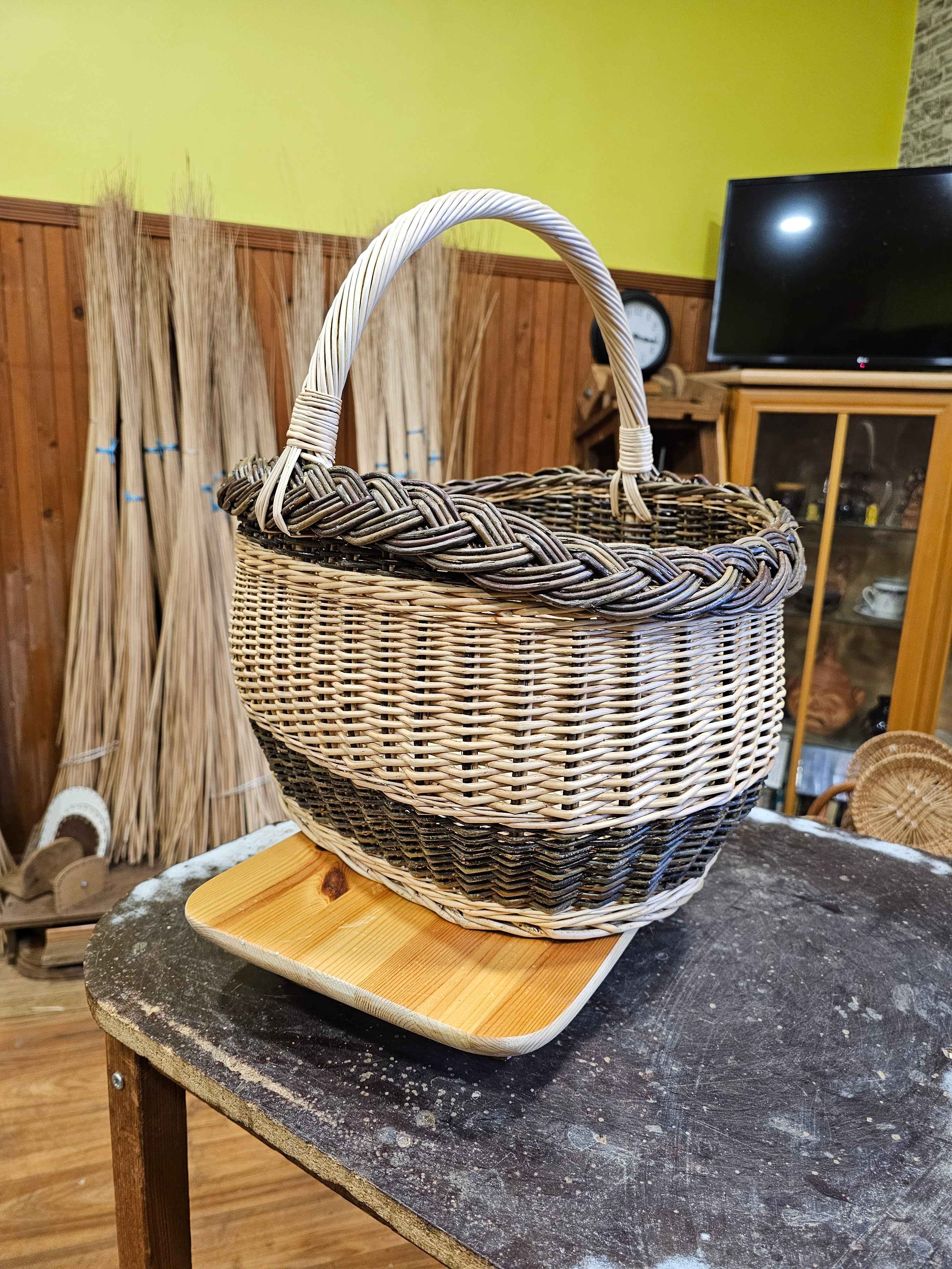Wicker basket 040r - NaturelyWoven wicker - handmade