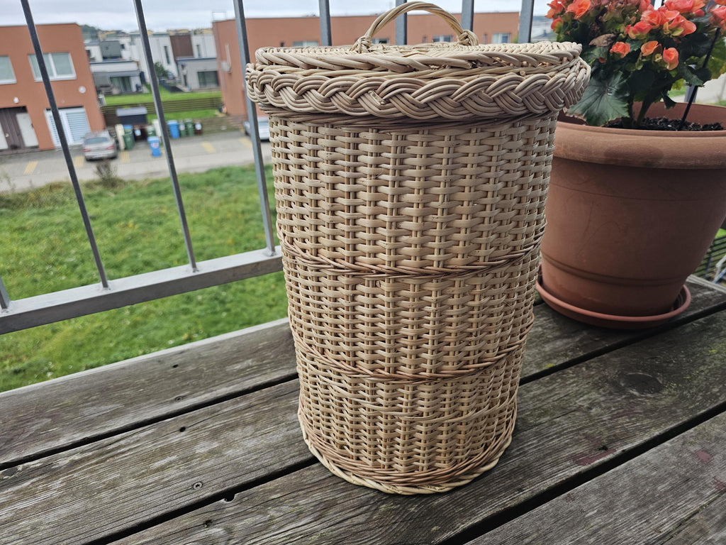 Front view of the tall willow trash can with lid and arched lid handle