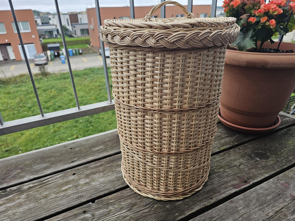 Front view of the tall willow trash can with lid and arched lid handle